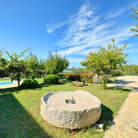 Vila Mare1 With Pool, Sea View And Hydromassage Banjole