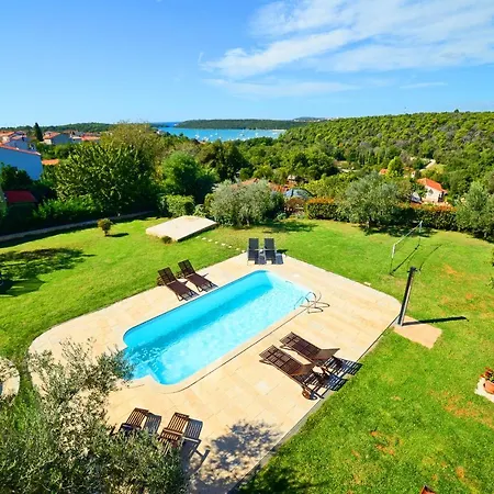 Mare1 With Pool, Sea View And Hydromassage *